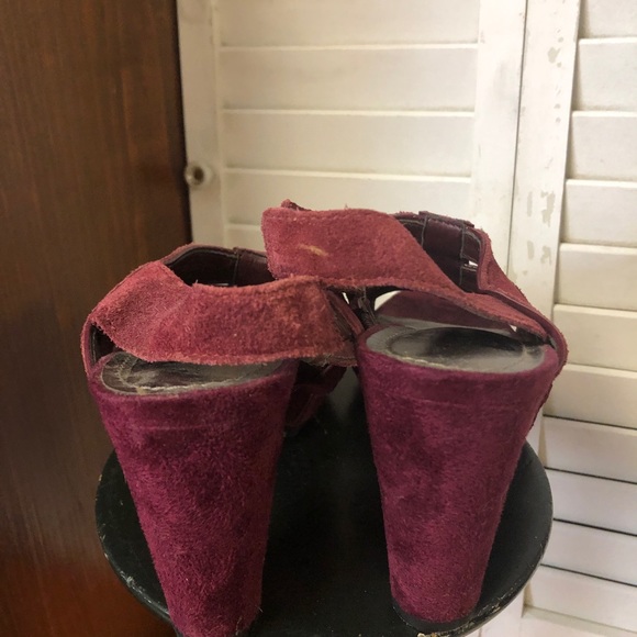Gianni Bini Raspberry/Wine platform heels sandals peeptoe Size 6 suede - Picture 9 of 15